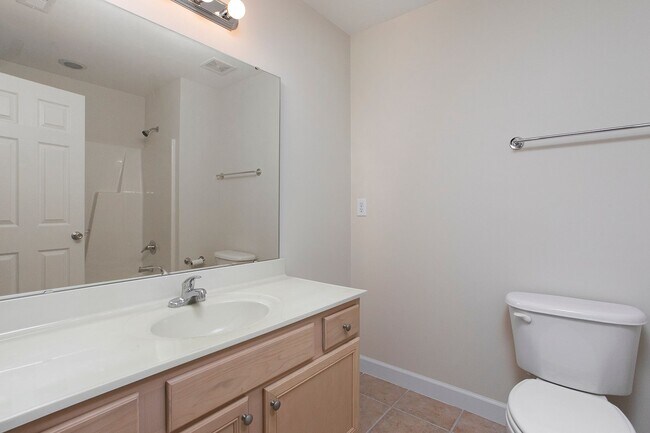 Building Photo - Beautiful 3 Bedroom/ 2.5 Bath Townhome in Northern Durham! Available Now!