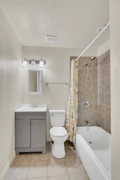 Building Photo - Room in House on Houghton Ave
