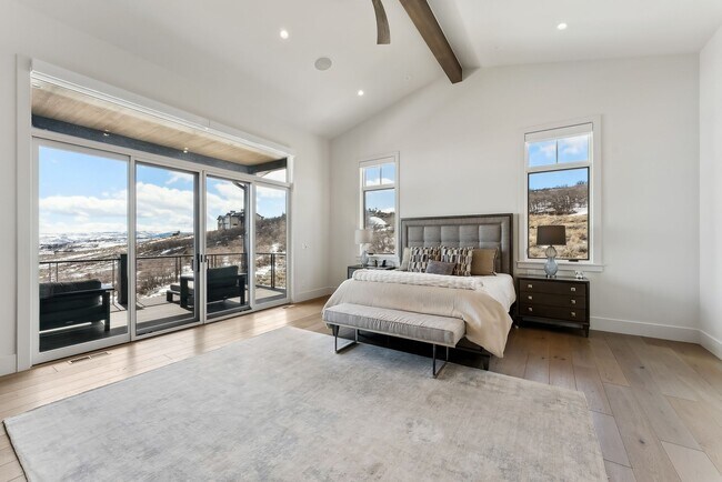 Building Photo - 3450 Ridgeway Dr