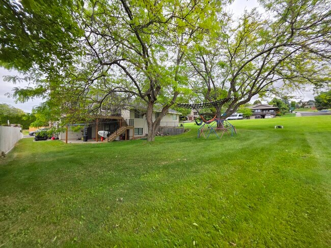 Building Photo - 4002 S Olson Pl