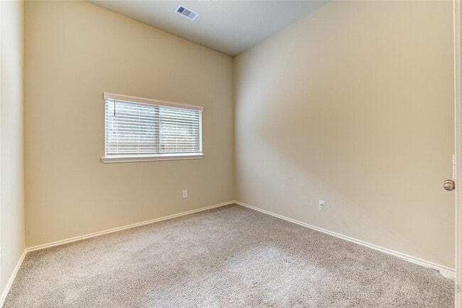 Building Photo - 4727 Crest Hill Dr