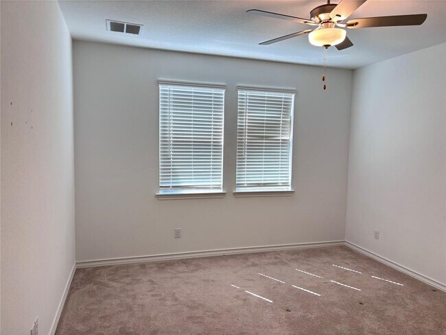 Building Photo - 562 Papaya Dr