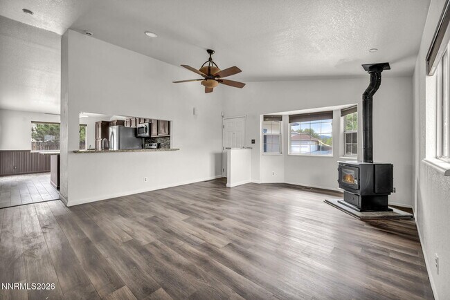 Building Photo - 17575 Parrot Dr