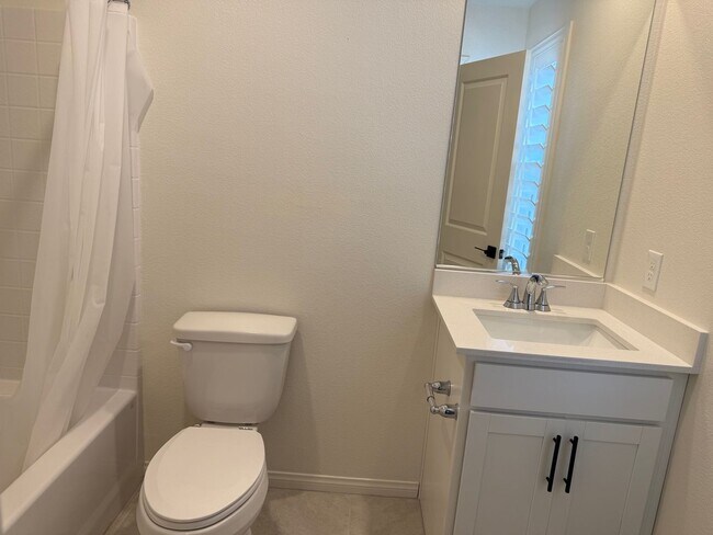Building Photo - Spacious Home in Belcarra
