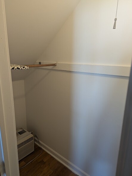 Building Photo - 4081 Clifton Ave