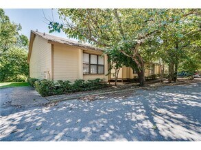 Building Photo - 5107 Leralynn St