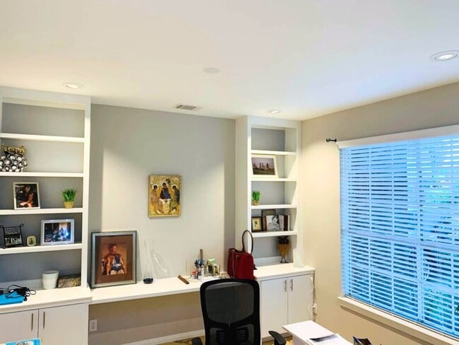 Building Photo - 5739 Henniker Dr