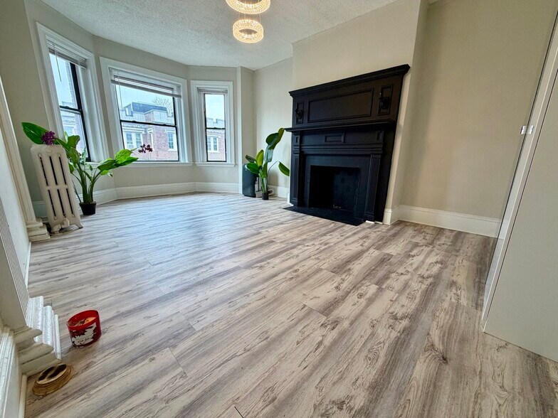 Building Photo - 14 Glenville Ave