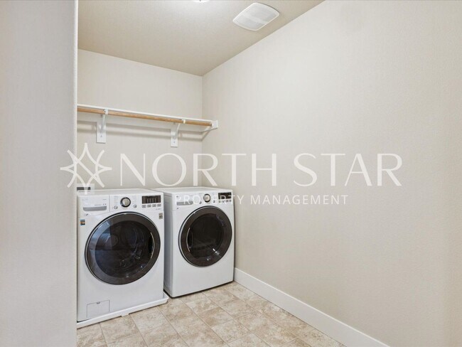 Building Photo - Newer Home in Summer Falls.