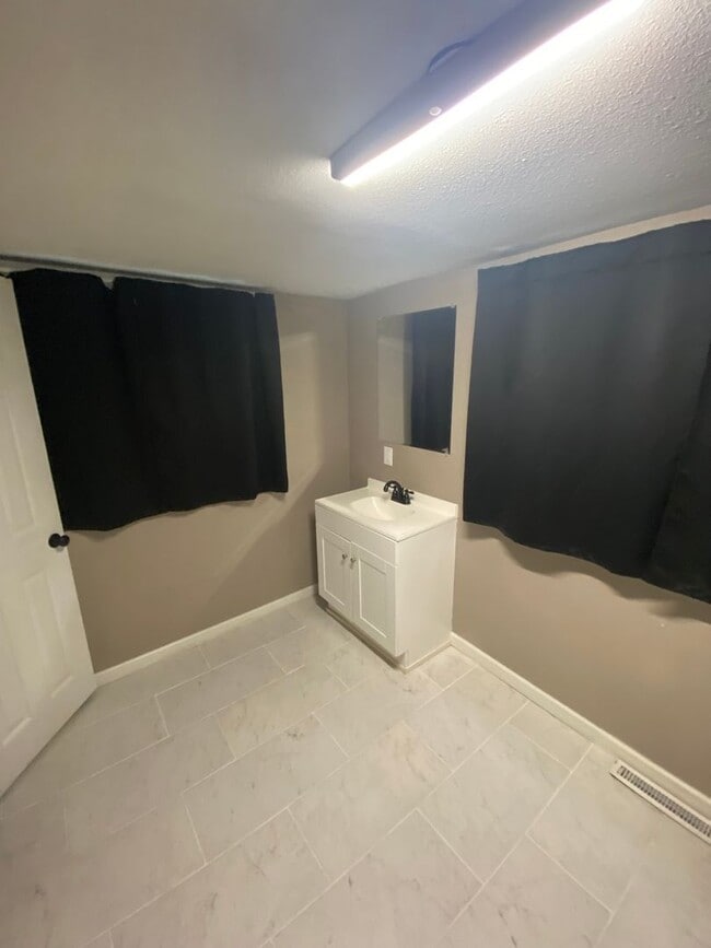 Building Photo - 2228 N Concord Ave