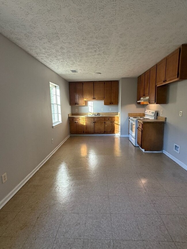 Building Photo - Charming 3 bedroom 1 bath house