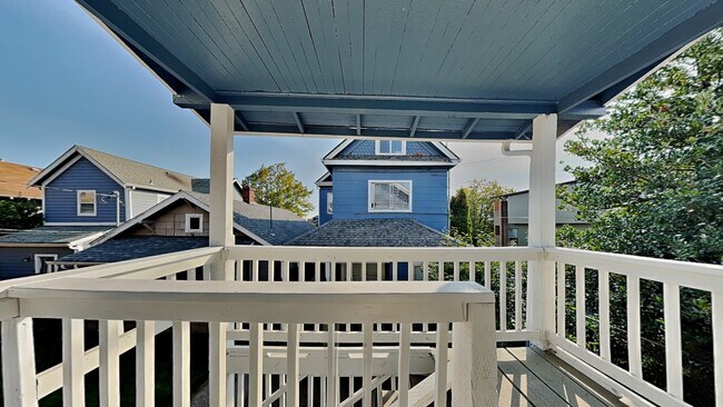 Building Photo - 718 S Yakima Ave