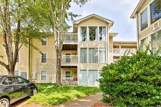 Building Photo - 1102 Augusta Dr