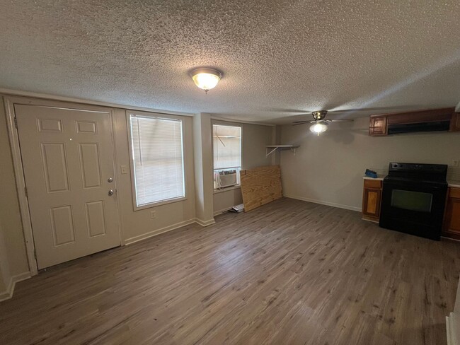 Building Photo - 2508 11th Ct