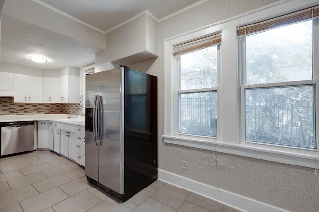 Building Photo - 519 S Reese St