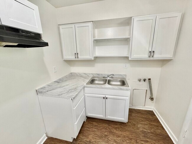 Building Photo - 2235 Charjean Rd