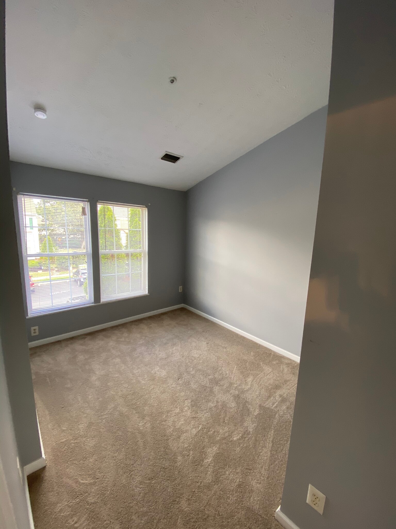 2nd bedroom 13x9 - 7812 Foxfarm Ln