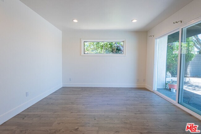 Building Photo - 3650 Sapphire Dr