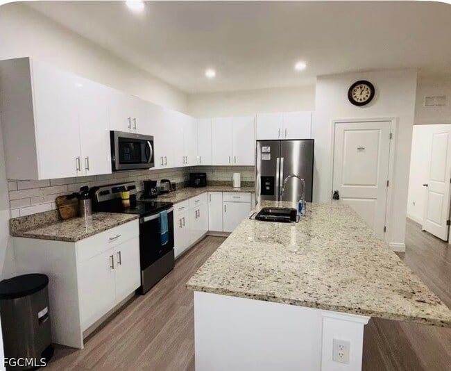 Building Photo - 8059 Sherwood Cir
