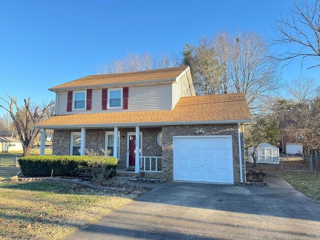 Building Photo - Centrally Located in St. B! 3 Bedrooms and 2.5 Baths! Fenced Backyard! Short term lease available!