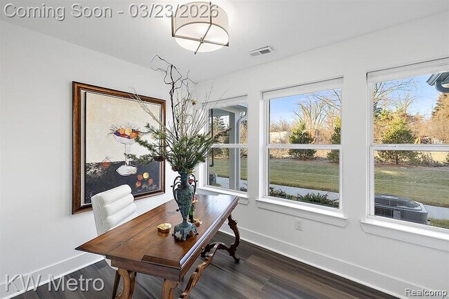 Building Photo - 5931 Stella Dr