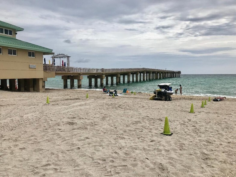 Newport Fishing Pier 1 mile away - 16531 NE 35th Ave