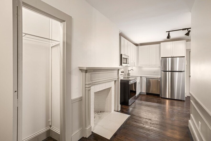 Building Photo - 7 Dana St