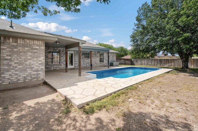 Building Photo - 113 White Feather Trail
