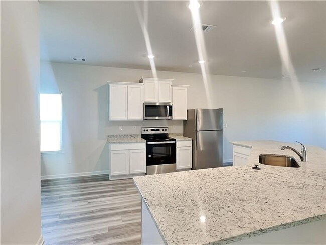 Building Photo - 1150 Amada Dr