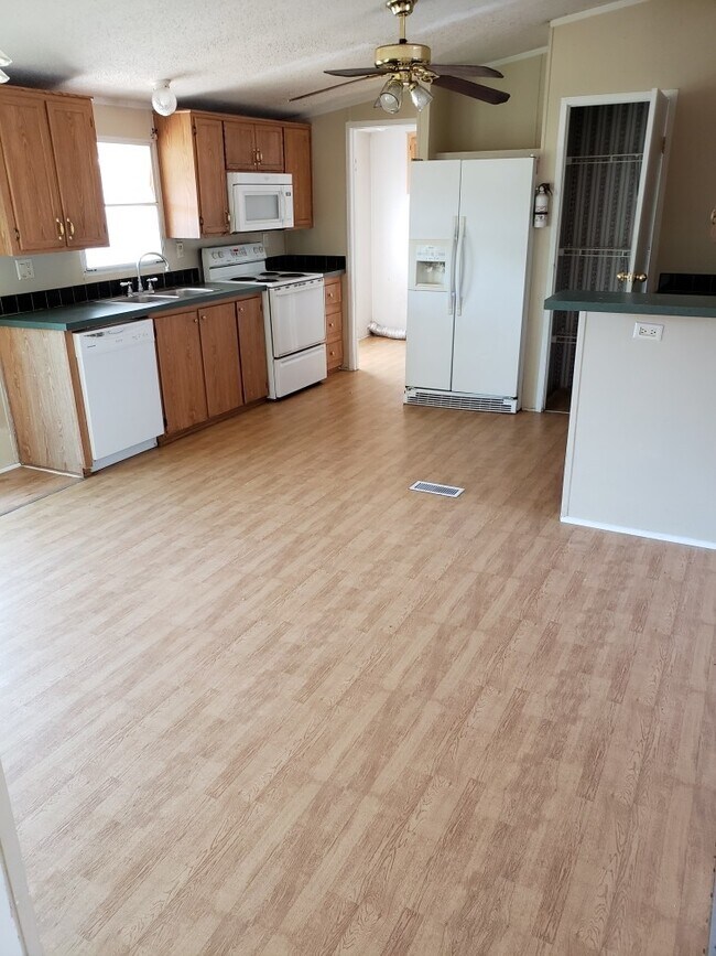 Building Photo - New on Market!