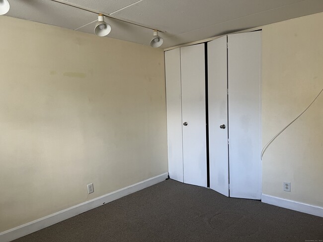 Building Photo - 120 Huntington Turnpike