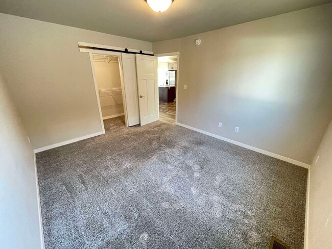 Building Photo - Spacious 4-Bed, 2-Bath Split-Level Townhome with Attached Heated Garage