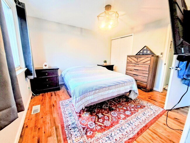 Building Photo - 16 W Eden Ct