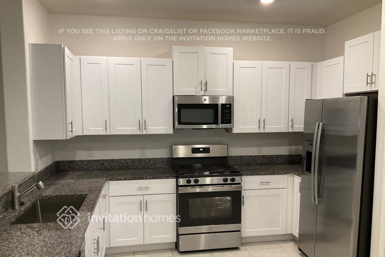 Building Photo - 8286 Crescent Oaks Dr