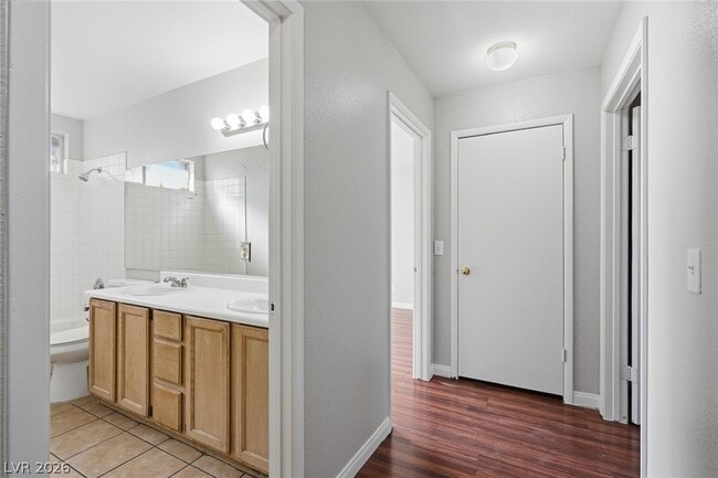 Building Photo - 808 Majestic Rock Cir