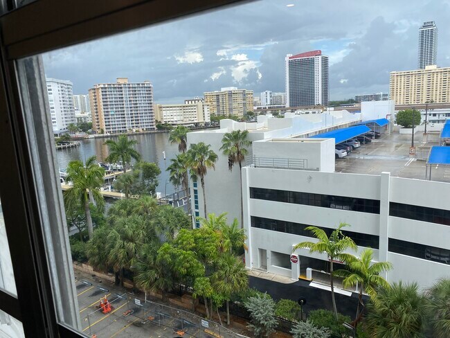 Building Photo - 1965 S Ocean Dr