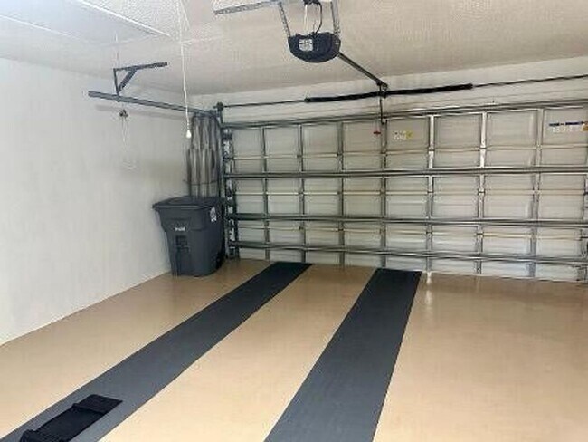 Building Photo - 4914 Acorn Dr