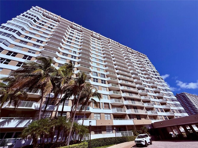 Building Photo - 1965 S Ocean Dr