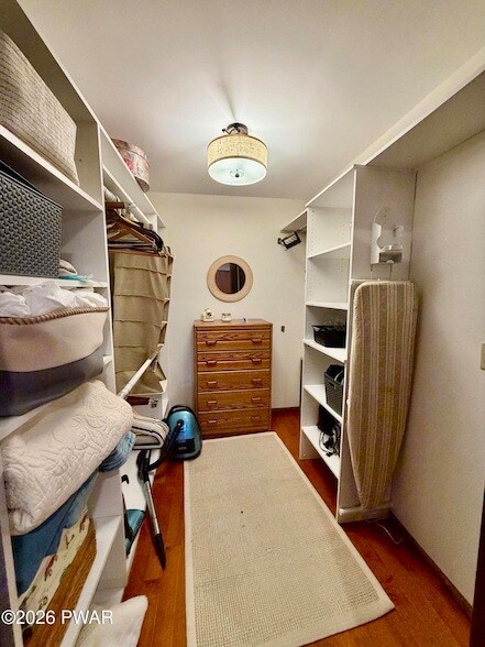 Building Photo - 811 Paddock Ct