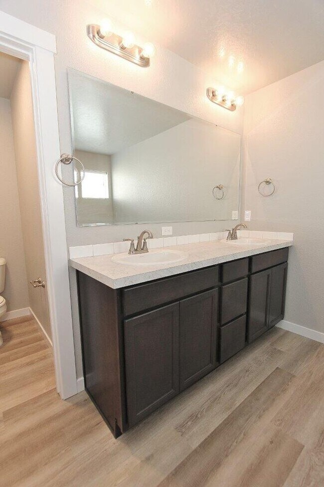 Building Photo - Immaculate & Spacious Home in West Meridian