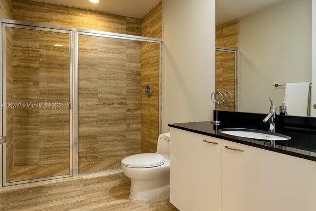 Building Photo - 15901 Collins Ave