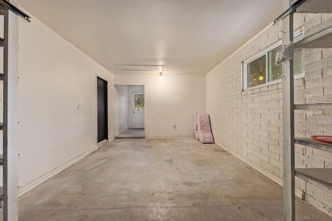Building Photo - 7733 N 60th Ave