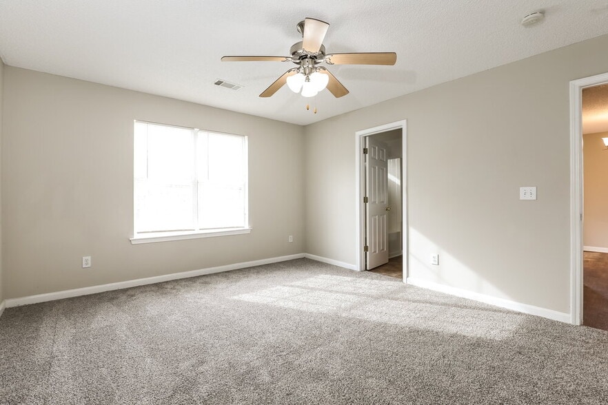 Building Photo - 1921 Boatswain Dr