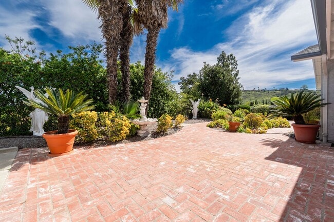 Building Photo - 6415 Lochmoor Dr