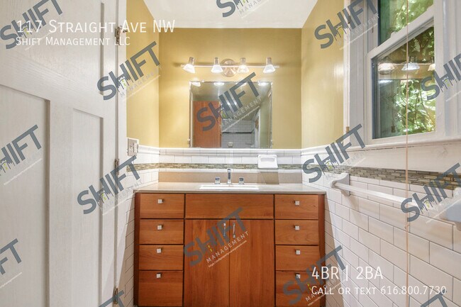 Building Photo - 117 Straight Ave NW