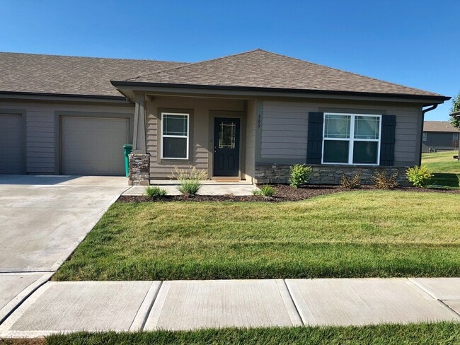Building Photo - 2 Bed | 2 Bath | 1 Car Garage; Single Level Attached Villa in Blue Springs