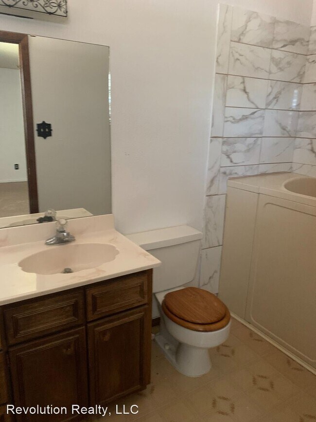Building Photo - 3 br, 2 bath House - 1900 Carlyle Drive