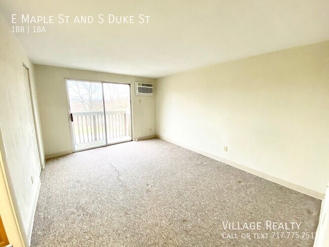 Building Photo - 461 E Maple St