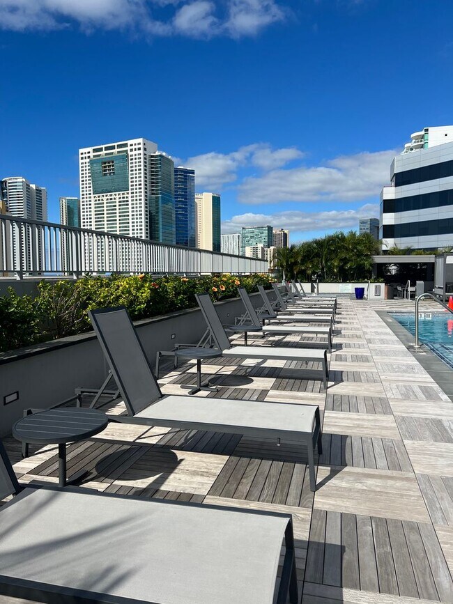 Building Photo - ** 2 BEDROOM 2 BATH** 2 covered PARKING, O...