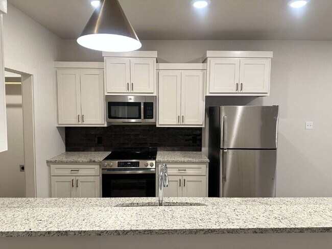 Building Photo - Brand new townhomes in Frenship ISD!